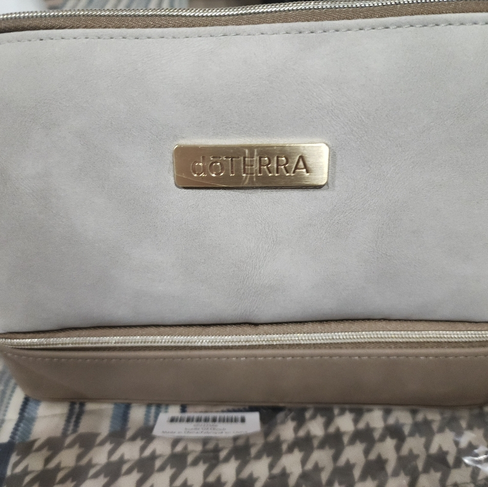 doTERRA Cream and Tan Oil Bag